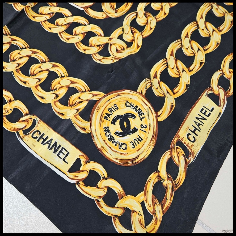 Vintage Chanel Silk Gold Chain 31 Rue Cambon Paris Scarf - Picture 4 of 4